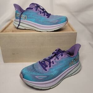 Hoka- Women's Clifton 9 Athletic shoe- purple and blue- size 7.5